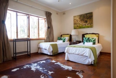 Burleigh Villa 7 Bedrooms & 6 Bathrooms Villa in Durban