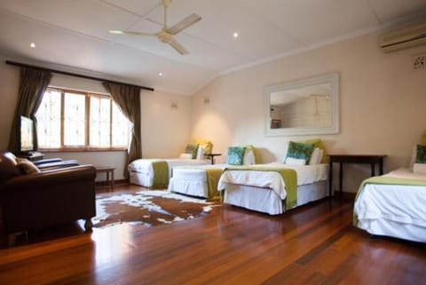 Burleigh Villa 7 Bedrooms & 6 Bathrooms Villa in Durban