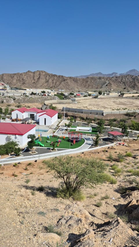 Property building, Day, Neighbourhood, Natural landscape, Mountain view, Street view