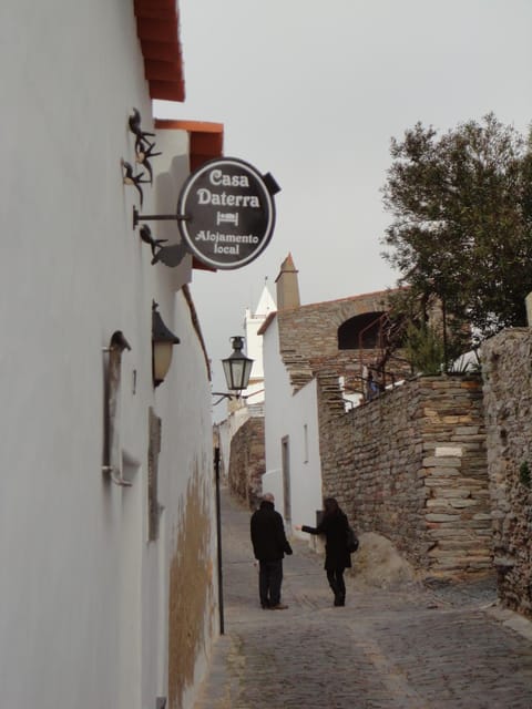 Facade/entrance, Neighbourhood