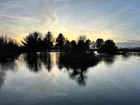 Basic Lakeside Glamping Greenfinch Luxury tent in Saint Columb Major