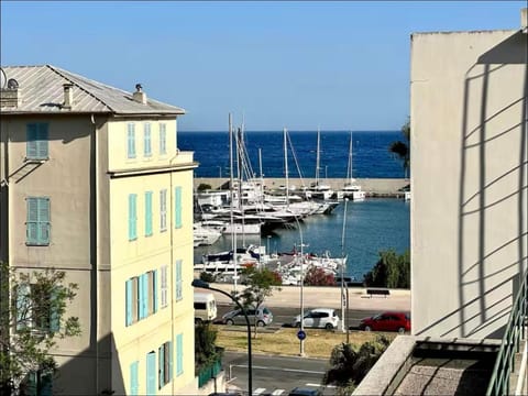 Property building, Day, City view, Sea view, Location, Parking