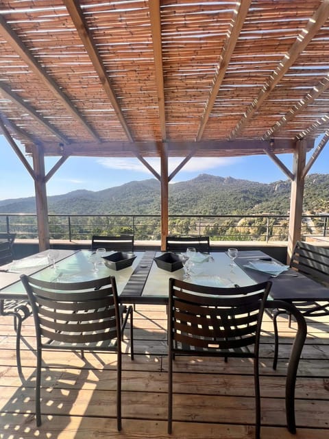 Patio, Day, Natural landscape, View (from property/room), Balcony/Terrace, Dining area, Mountain view