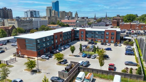 Property building, Day, Neighbourhood, Bird's eye view, City view, Street view, Location, Parking