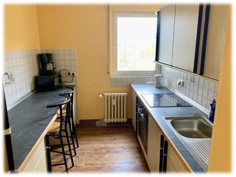 Kitchen or kitchenette, Dining area, stove