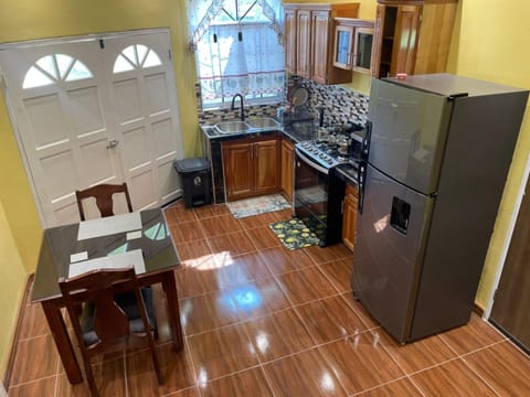 Kitchen or kitchenette, Dining area, oven, stove