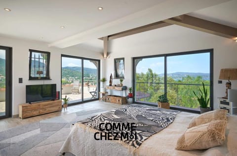 Bed, Natural landscape, Photo of the whole room, Bedroom, Mountain view