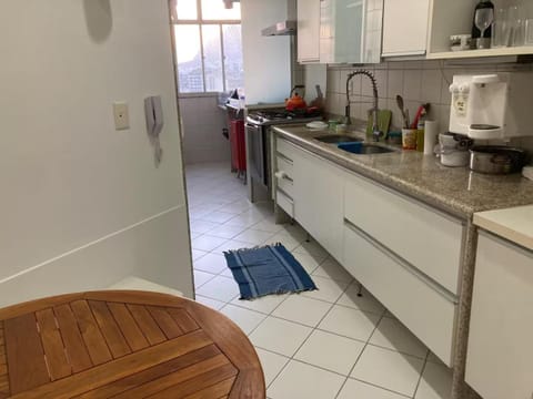 Kitchen or kitchenette, dishwasher, stove