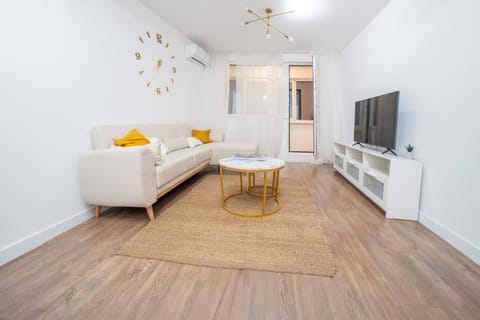 Yellow Home Pipera Apartment in Bucharest