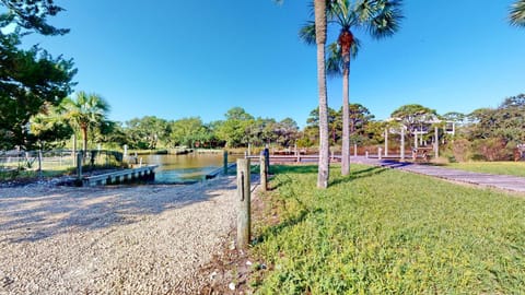 Blues Dock Of The Bay House in Saint George Island