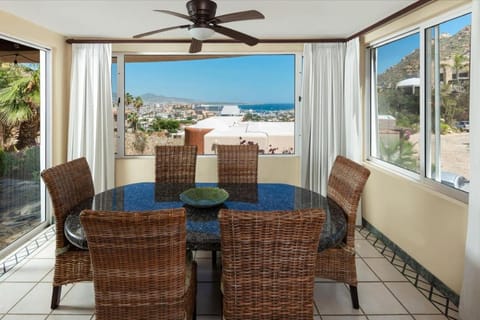 Pedregal, Pool, Jacuzzi, Marina Views, 4BD, 3BA House in Cabo San Lucas