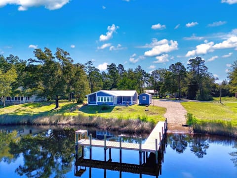 Fish & Dog Cottage House in Carrabelle