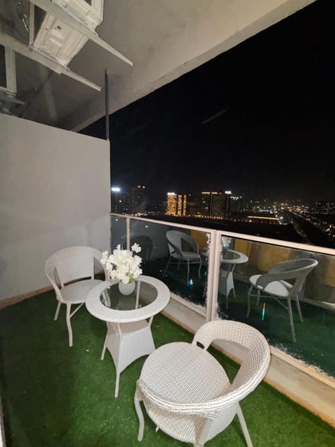 White house Apartment in Noida