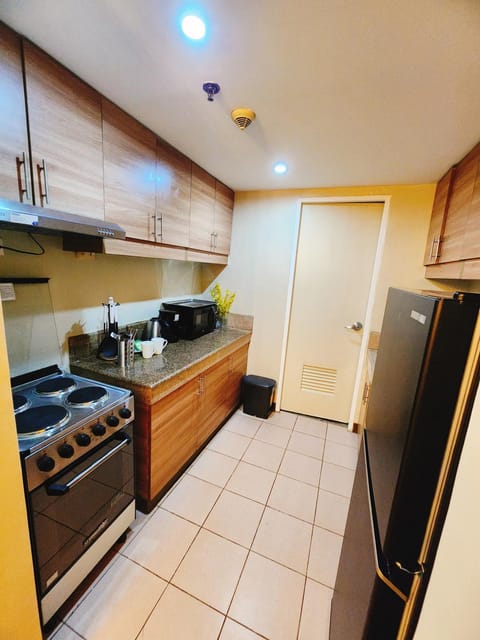 Furnished 2Bedroom 2Bathroom plus Utility Room with 2 Beds Apartment in Mandaluyong