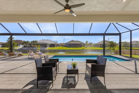 Peace, Tranquility, Relaxation, Pool - Serene Canal Escape - Roelens House in Cape Coral