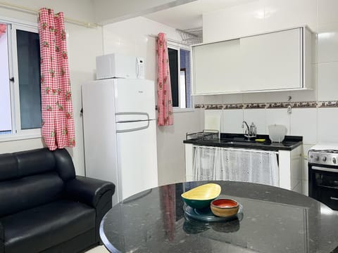 Kitchen or kitchenette, Seating area, Dining area