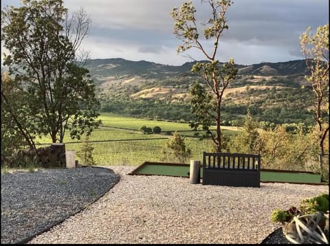 Spectacular vineyard views Maison in Geyserville