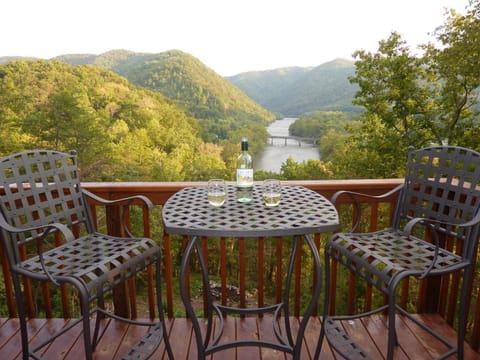 View (from property/room), Balcony/Terrace, Mountain view, River view