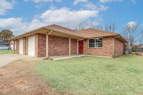 Home with Fenced Yard Near Dtwn Rogers! House in Rogers