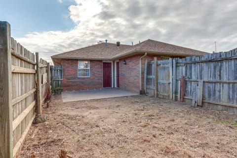 Home with Fenced Yard Near Dtwn Rogers! House in Rogers