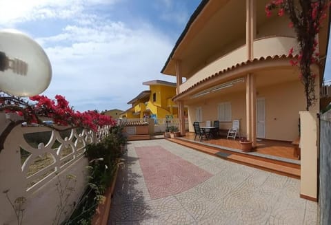 Villetta Fronte Mare Apartment in La Caletta