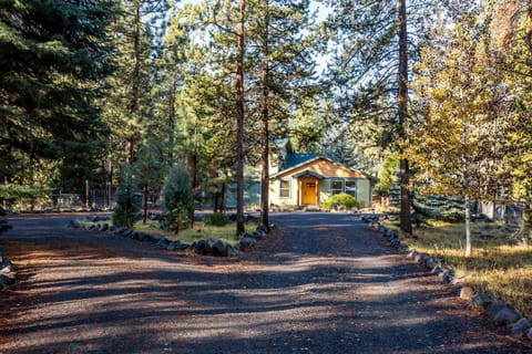 Riverfront Retreat in Sunriver Oregon with Stunning River Views House in Three Rivers