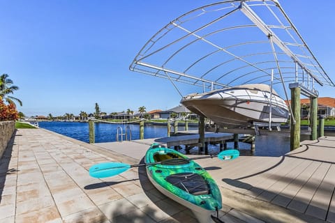 Stunning! Gulf Access, Heated Pool, -Harbor Lights Hideaway - Roelens House in Cape Coral