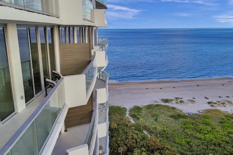 2BR Ocean Views Condo in West Palm Apartment in Riviera Beach