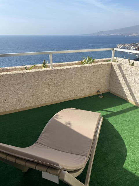 Penthouse apt with ocean views for couples and sports lovers Apartment in Tabaiba