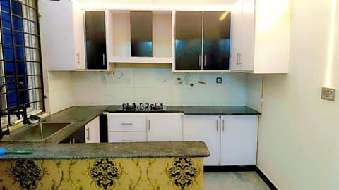 Luxurious 2-Bedroom Apartment near Islamabad motorway Bed and Breakfast in Islamabad