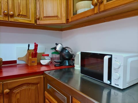 Coffee/tea facilities, microwave