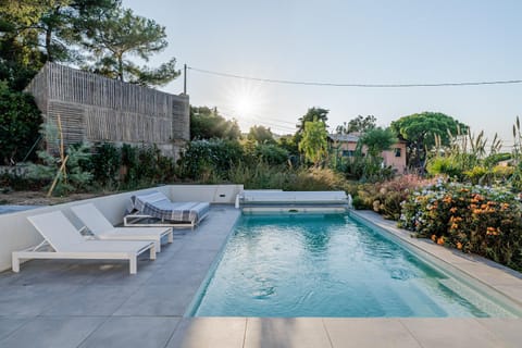 Patio, Pool view, Swimming pool, sunbed