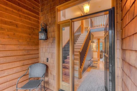 Brightside Retreat by Salmon River - Family Friendly Spacious Peaceful Deck Casa in Welches