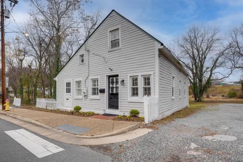 Walk to Beach Historical Fredericksburg Home Casa in Fredericksburg