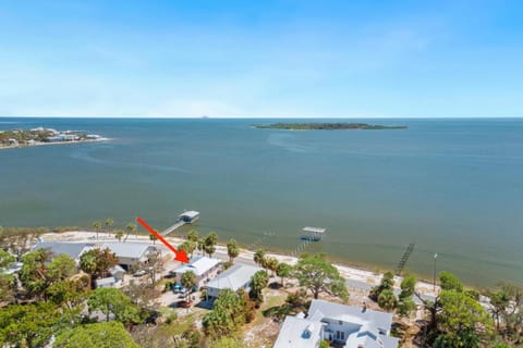 Gulf front with sand and water access House in Cedar Key