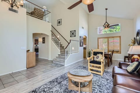 Living room, Seating area