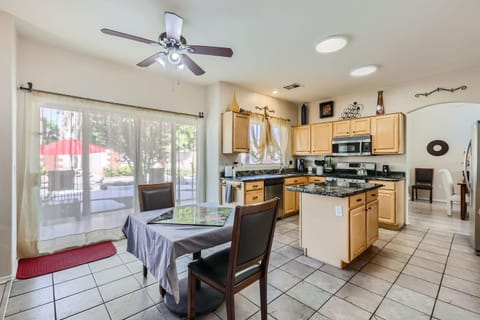 Kitchen or kitchenette, Dining area, dishwasher, pet friendly, stove