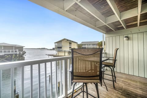 Island Getaway- Condo by the Gulf House in Cedar Key