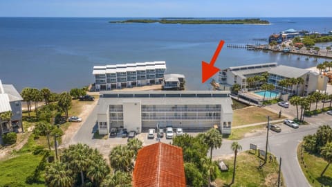 Island Getaway- Condo by the Gulf House in Cedar Key