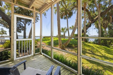 Serenity by the Sea Waterfront Condo Apartment in Cedar Key