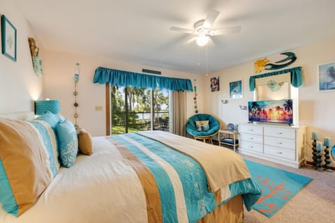 Serenity by the Sea Waterfront Condo Apartment in Cedar Key