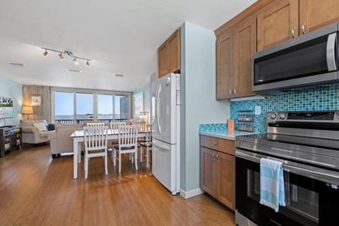 Salt Life Condo 2 - Endless Gulf views Appartamento in Cedar Key