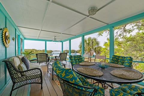 Eagle View - bayside privacy and dock House in Cedar Key