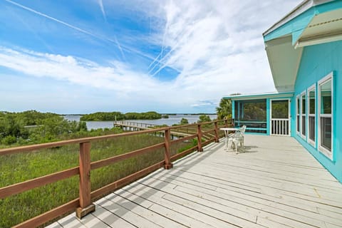 Eagle View - bayside privacy and dock House in Cedar Key