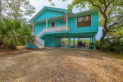 Eagle View - bayside privacy and dock House in Cedar Key