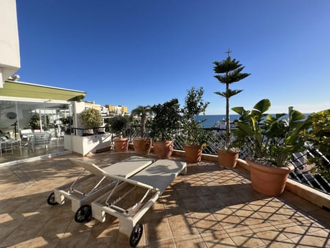 View (from property/room), Balcony/Terrace, Sea view, sunbed