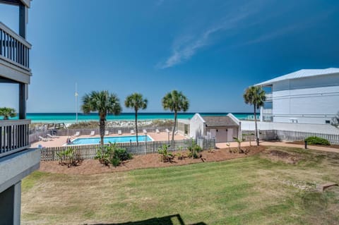 Natural landscape, Pool view, Sea view, Sea view, Swimming pool, sunbed