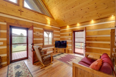 Hike, Ski and More Blue Ridge Mountain Escape House in Watauga