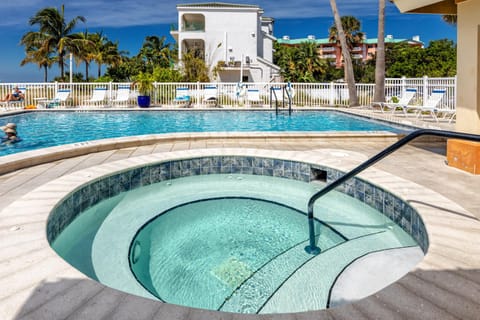 Hot Tub, Swimming pool