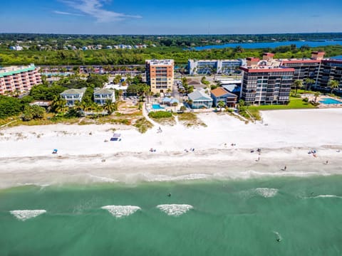 Property building, Bird's eye view, Beach